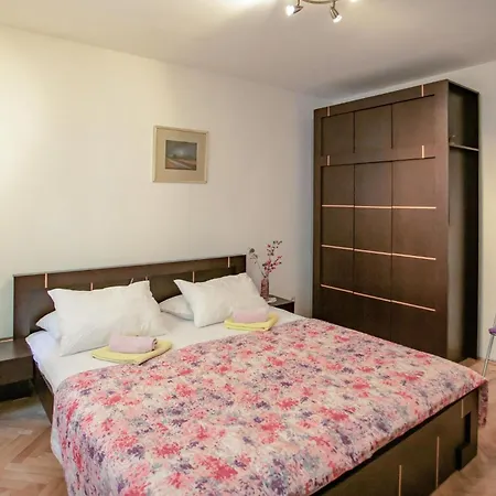 3 Bedroom In Апартаменты *