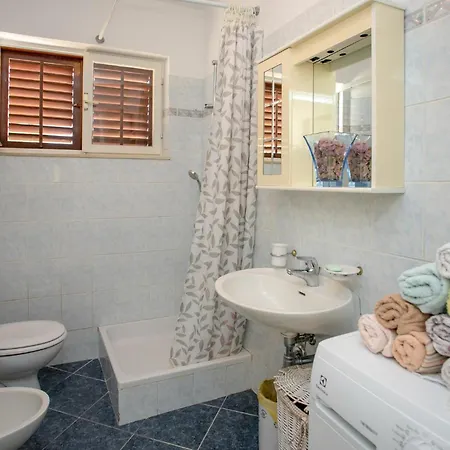 Appartamento 3 Bedroom In Dugi Rat