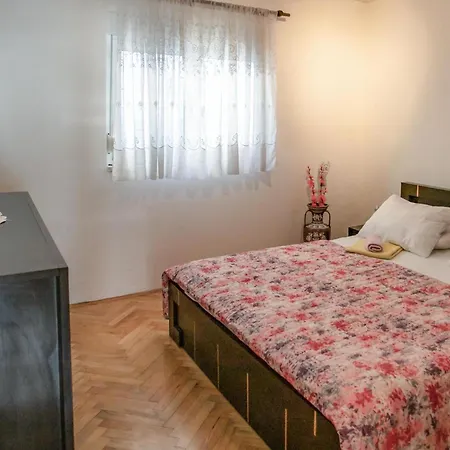 3 Bedroom In Dugi Rat