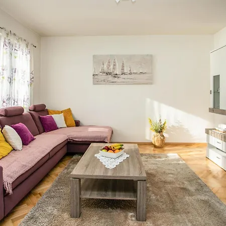 3 Bedroom In Dugi Rat